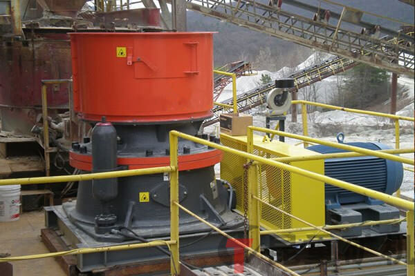 440單缸圓錐破碎機(jī)試機(jī)現(xiàn)場 440單缸圓錐破碎機(jī)試機(jī)現(xiàn)場